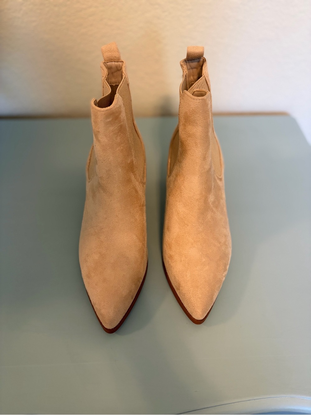 Women’s Suede Pointed Toe Chelsea Boot - Tan